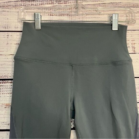 Alo Yoga Coast Capri Leggings Mesh Gray Women’s Small Cropped Athleticwear - Picture 3 of 13